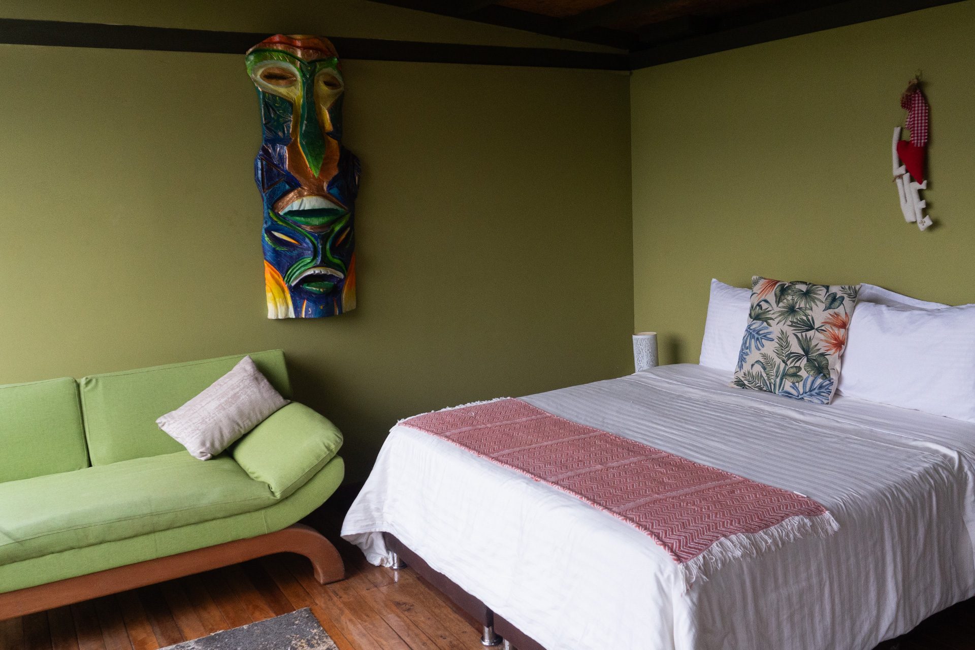Glamping Carbonero - terraza y jacuzzi
