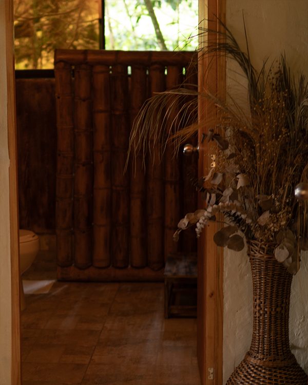 Habitación Yarumo - baño en guadua