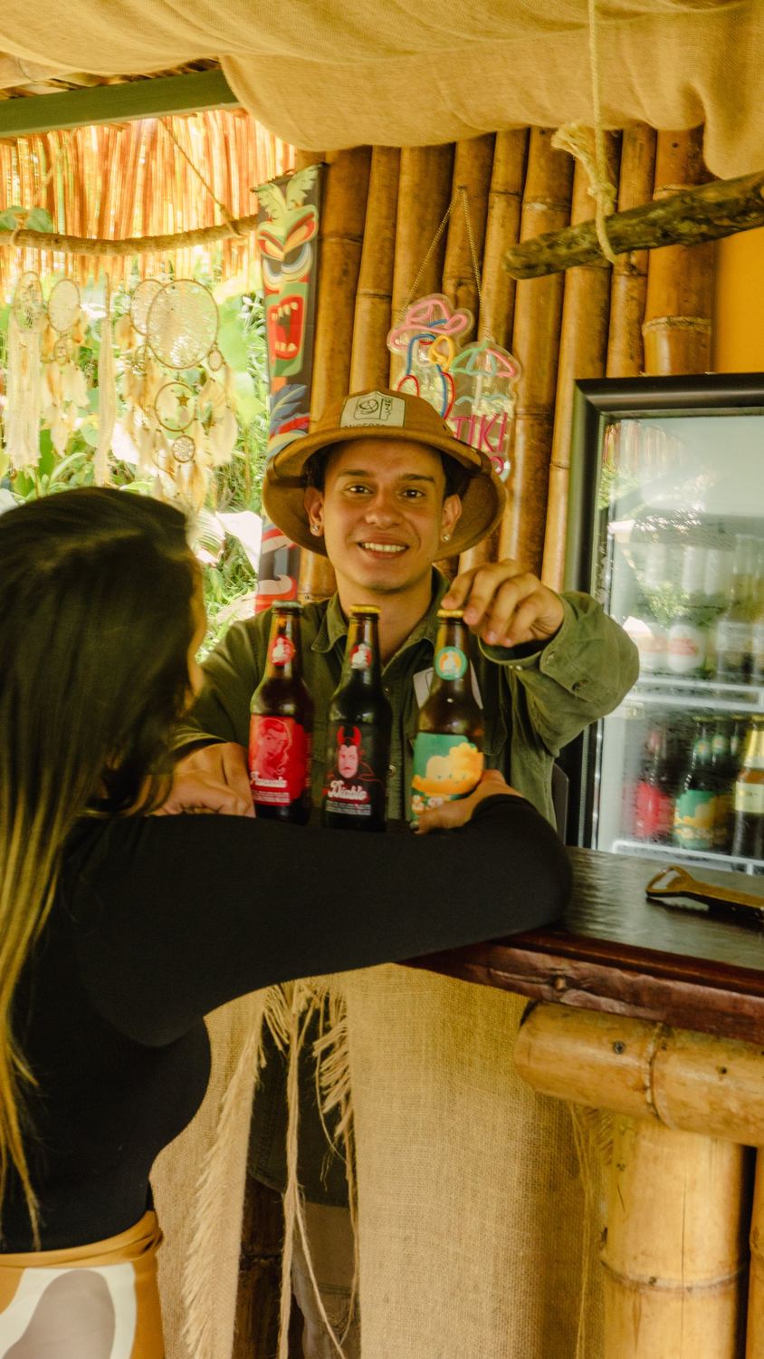 Bar Tiki, cócteles junto a la piscina
